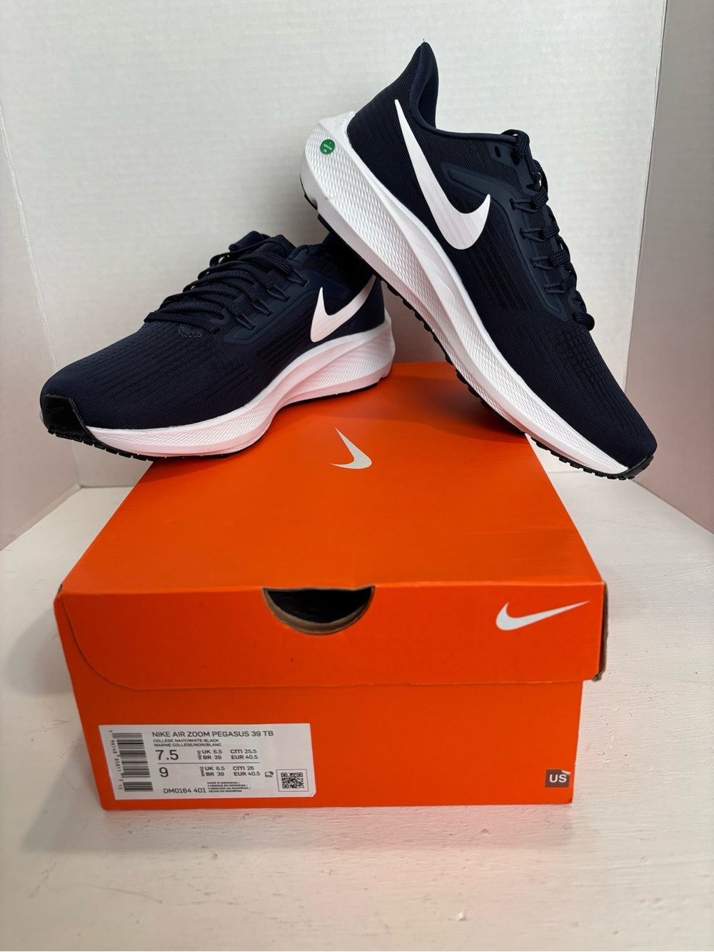 Nike Air Zoom Pegasus 39 TB sneakers size US 7.5 - brand new with box